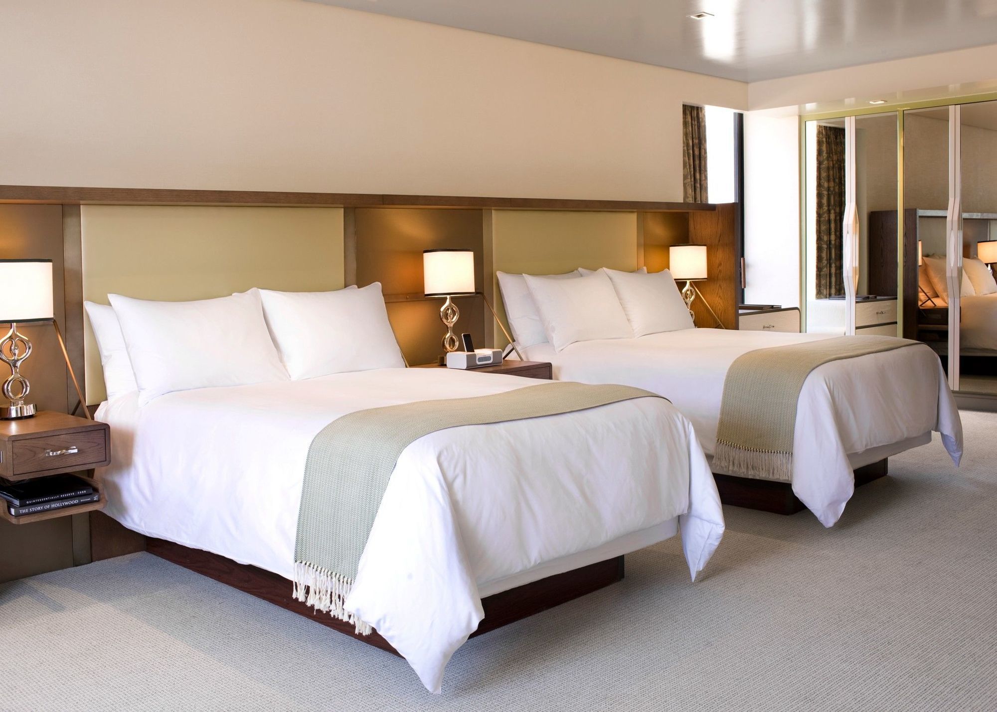 The London West Hollywood At Beverly Hills Bagian luar foto A guest room at the MGM Grand