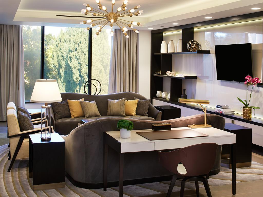 The London West Hollywood At Beverly Hills Bagian luar foto A living room at the Ritz-Carlton, Tysons