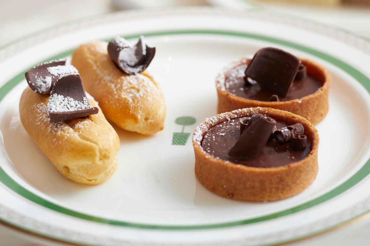The London West Hollywood At Beverly Hills Bagian luar foto Chocolate desserts