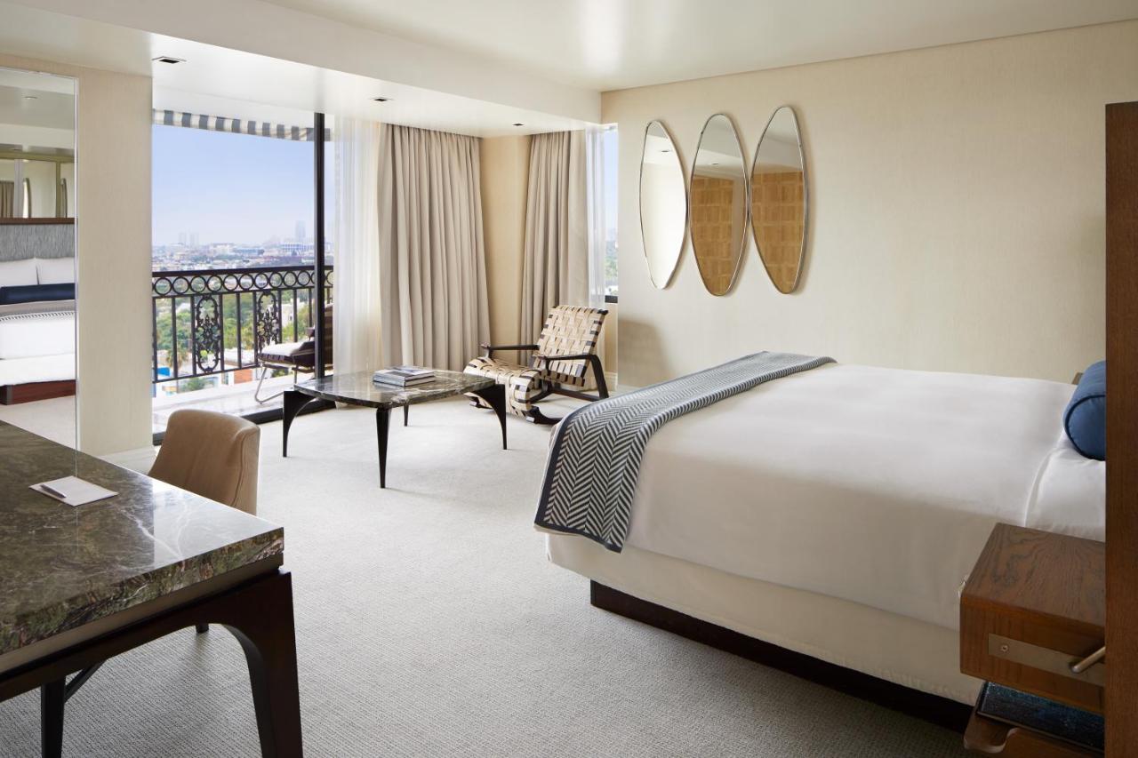 The London West Hollywood At Beverly Hills Bagian luar foto A guest room at the Four Seasons Hotel