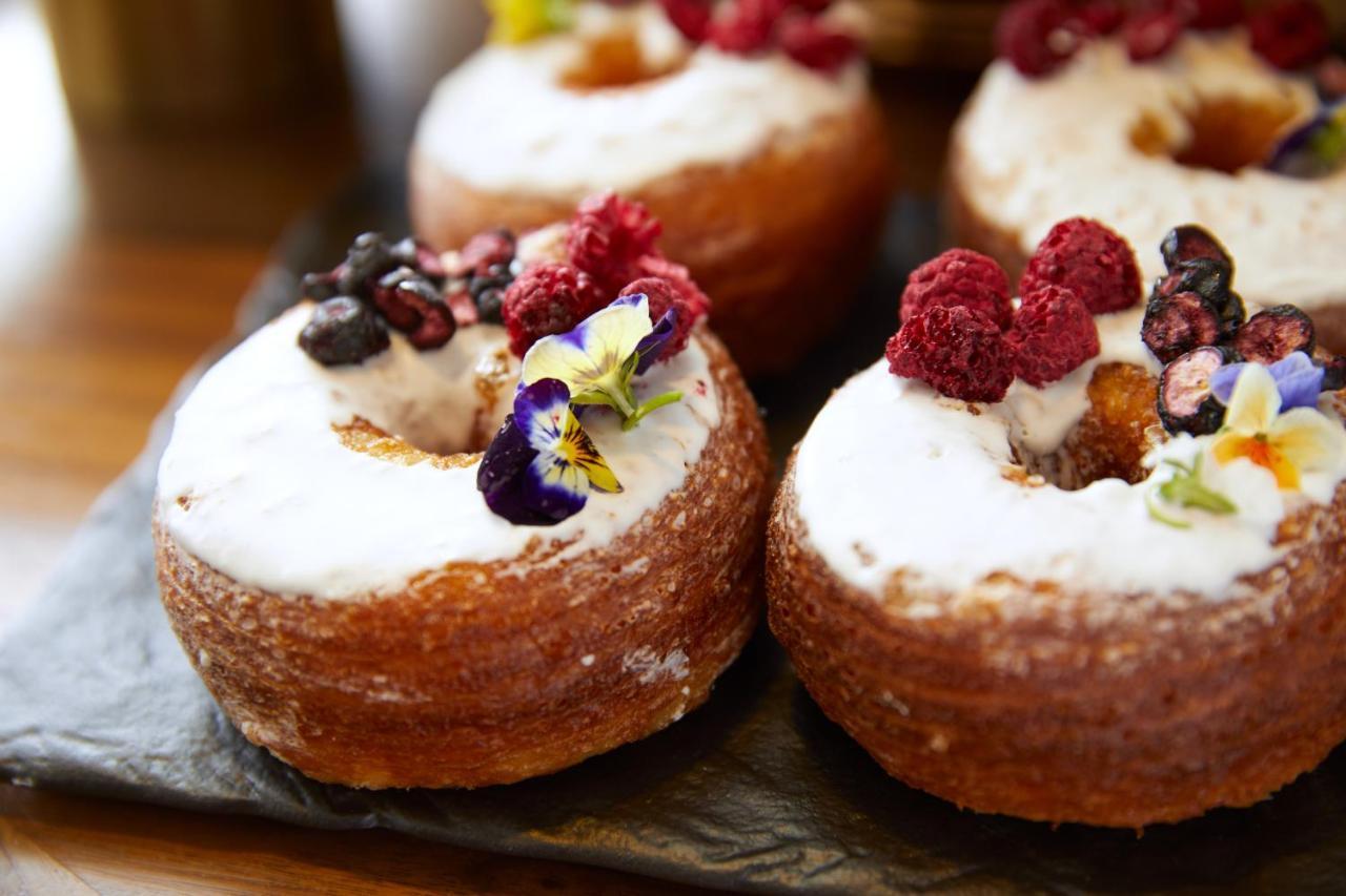 The London West Hollywood At Beverly Hills Bagian luar foto Baked donuts