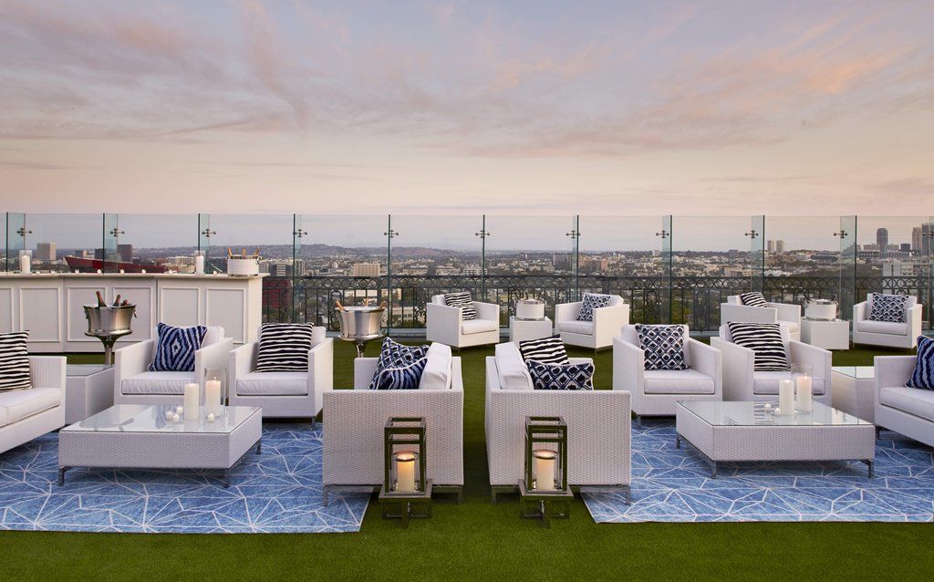 The London West Hollywood At Beverly Hills Bagian luar foto The rooftop lounge at the Beverly Hills Hotel